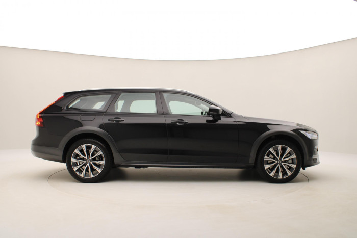 Volvo V90 CC B4 AWD PLUS AUT CZ 1.maj