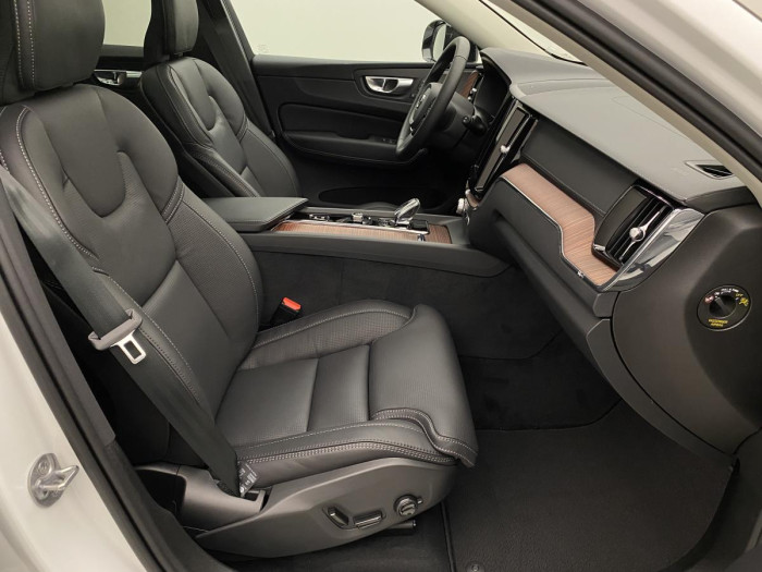Volvo XC60 B4 AWD AUT DARK ULTIMATE