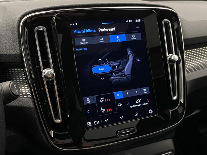 Volvo XC40 P8 AWD RECHARGE AUT REZERVACE