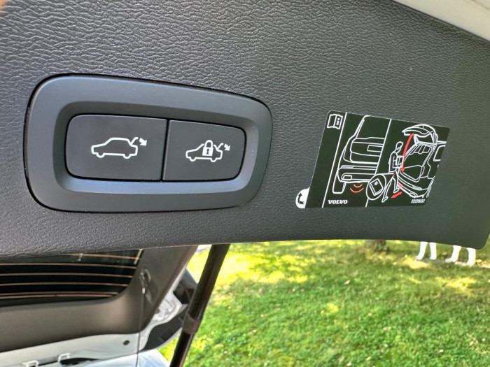 Volvo XC40 B4 AWD MOMENTUM REZERVACE 2.0 Momentum