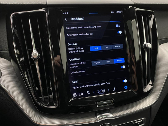 Volvo XC60 T6 AWD RECHARGE REZERVACE