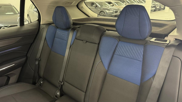 Lynk & Co 01 PHEV DCT AUT 1.maj. REZERVACE