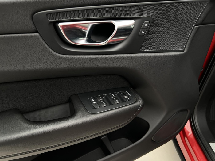 Volvo XC60 B5 AWD MOMENTUM AUT 2.0 Momentum