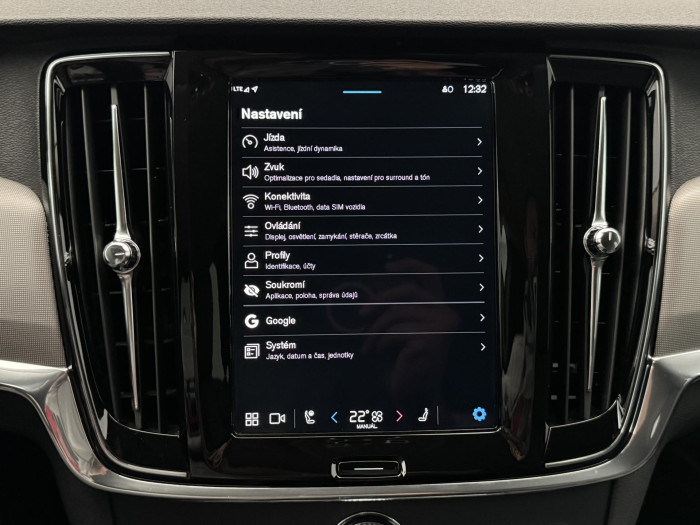 Volvo V90 T6 AWD RECHARGE DARK 1.maj