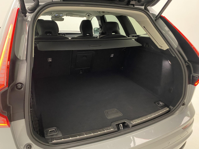 Volvo XC60 B5 AWD PLUS DARK AUT CZ 1.maj