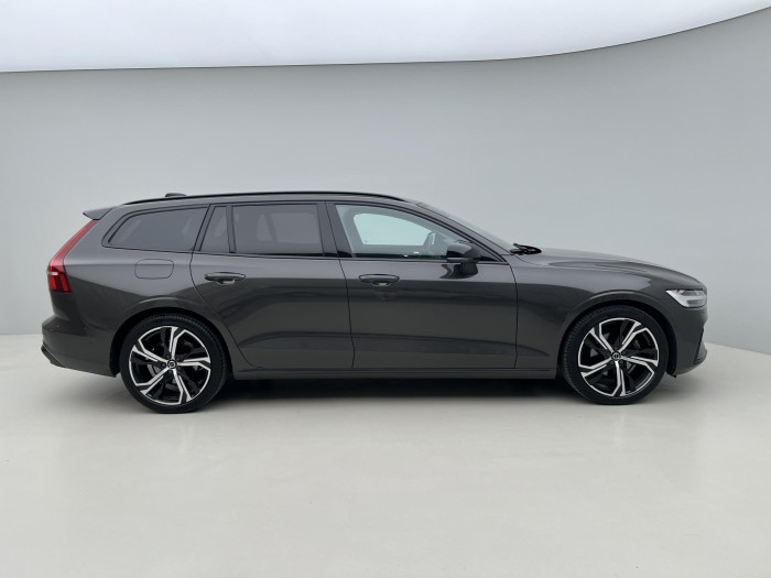 Volvo V60 B4 PLUS DARK AUT 1.maj.
