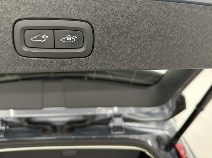 Volvo V60 CROSS COUNTRY B4 REZERVACE