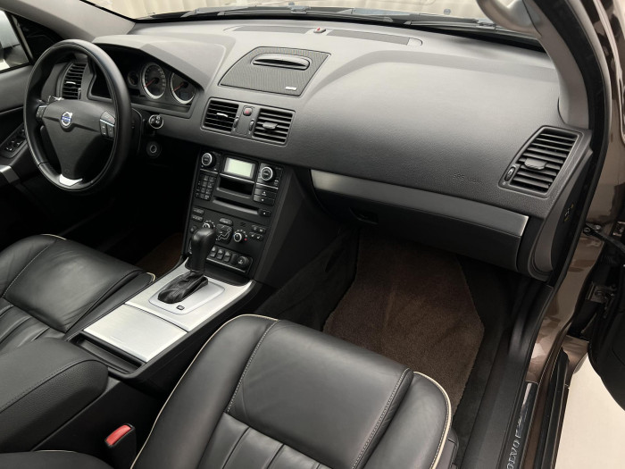 Volvo XC90 D5 AWD SUMMUM 7MÍSTNÁ AUT 2.4 d Summum