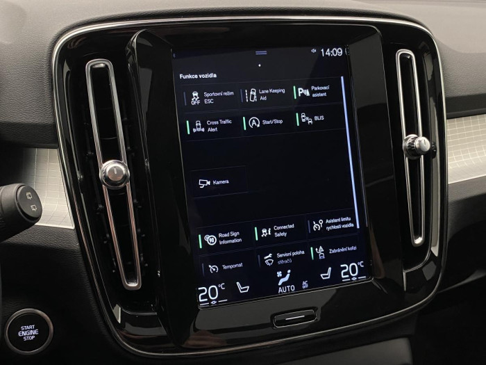 Volvo XC40 D4 AWD MOMENTUM REZERVACE 2.0 d Momentum