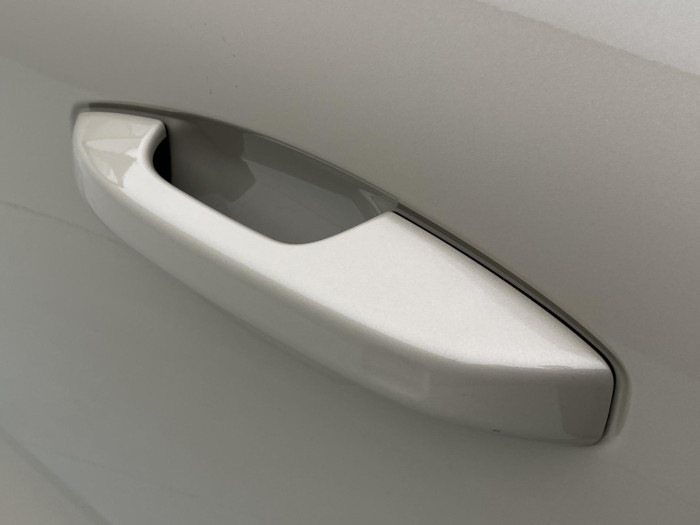 Volvo XC40 B3 DARK PLUS REZERVACE