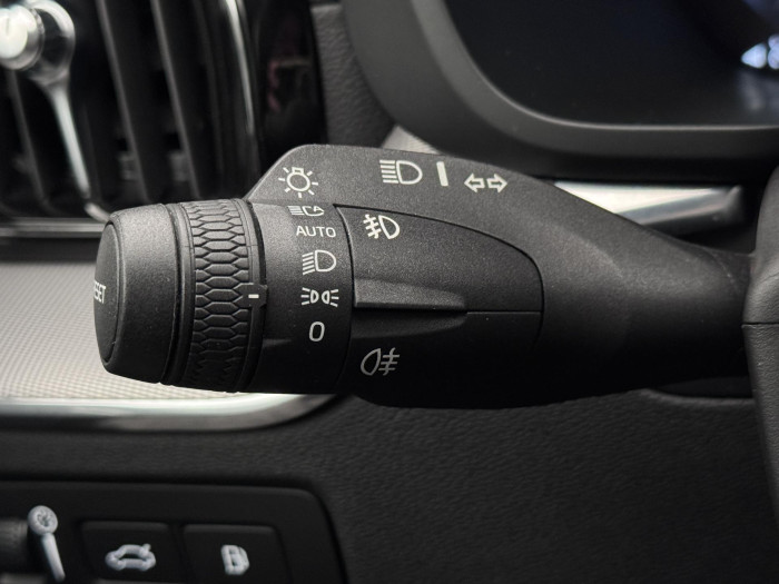 Volvo XC60 T8 AWD RECHARGE R-DESIGN AUT