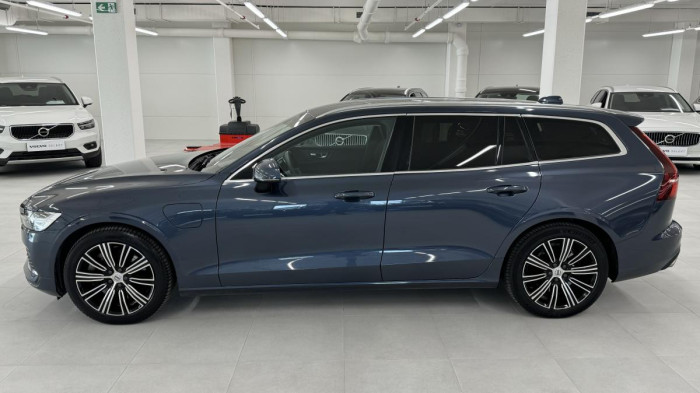 Volvo V60 T6 AWD RECHARGE AT REZERVACE 2.0 AT