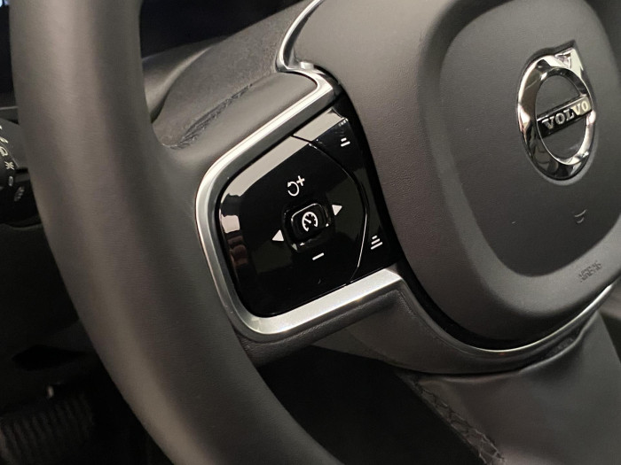 Volvo XC60 B4 AWD PLUS DARK AUT CZ 1.maj