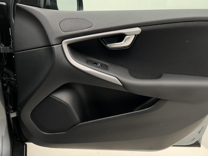Volvo V40 T2 BLACK EDITION 1.maj. 2.0 Edition