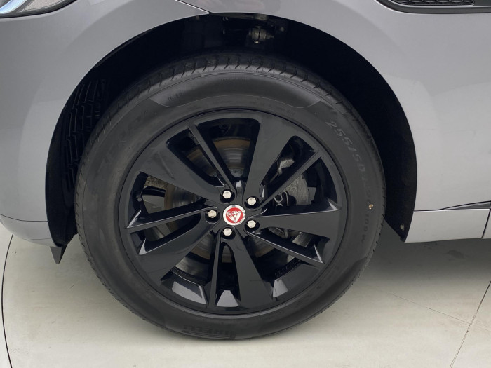 Jaguar F-Pace P250 R-DYNAMIC SE REZERVACE 2.0 Dynamic SE