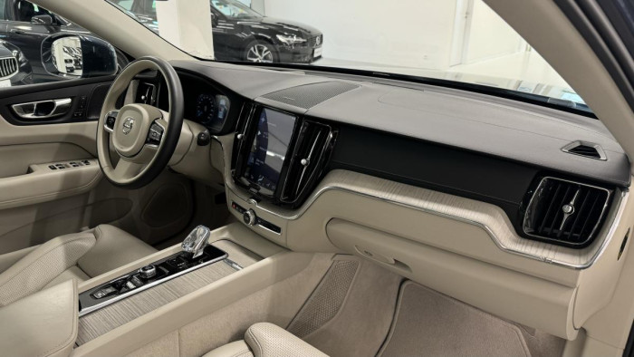 Volvo XC60 T8 AWD RECHARGE REZERVACE