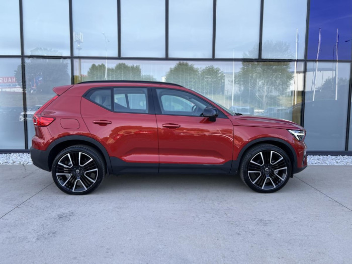 Volvo XC40 B4 AWD DARK ULTIMATE Aut 1.maj