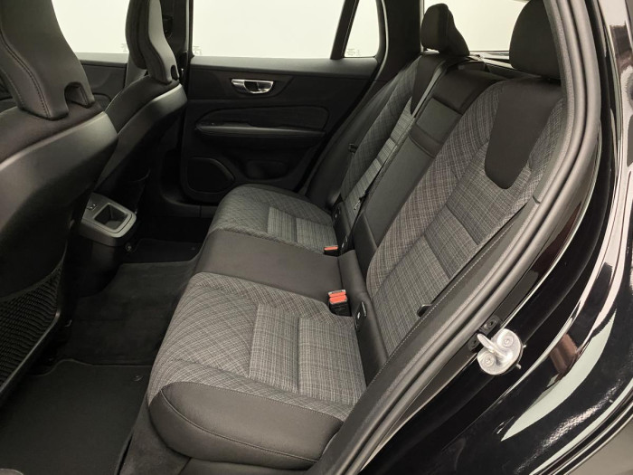 Volvo V60 B4 MOMENTUM AUT REZERVACE 2.0 Momentum