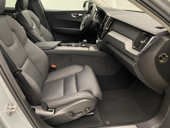 Volvo XC60 B5 AWD PLUS DARK AUT CZ 1.maj