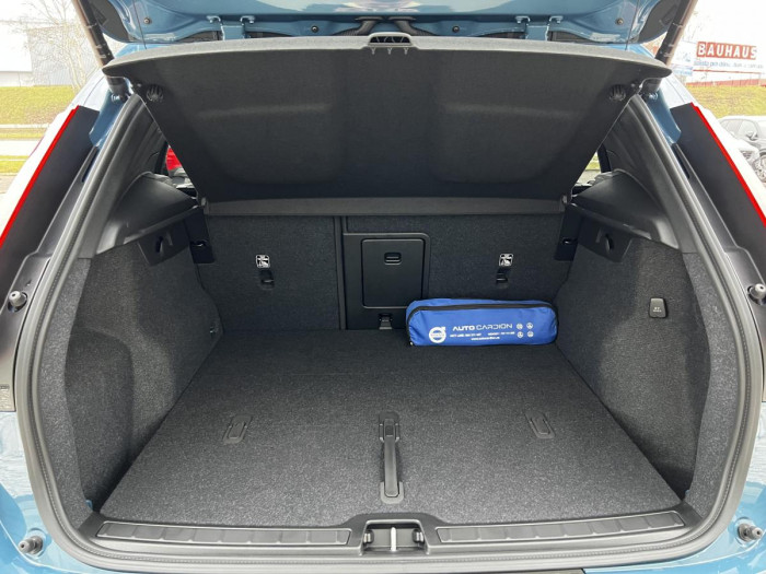 Volvo XC40 B4 DARK ULTIMATE Aut CZ