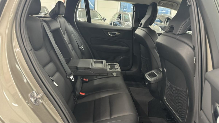 Volvo V60 CROSS COUNTRY B4 REZERVACE