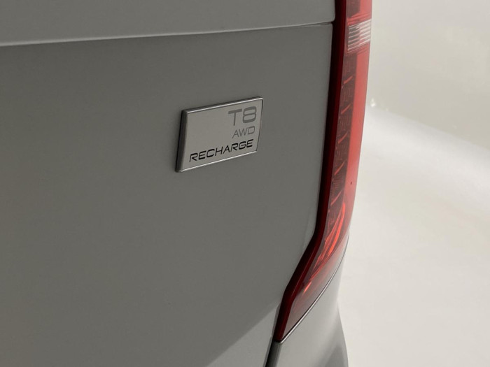 Volvo XC90 T8 AWD R-DESIGN REZERVACE
