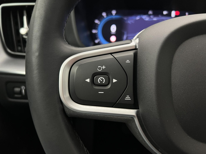 Volvo XC60 B4 AWD MOMENTUM PRO AUT CZ 2.0 Momentum