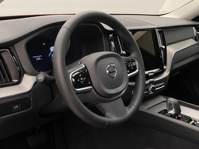 Volvo XC60 B4 AWD PLUS DARK AUT CZ 1.maj.