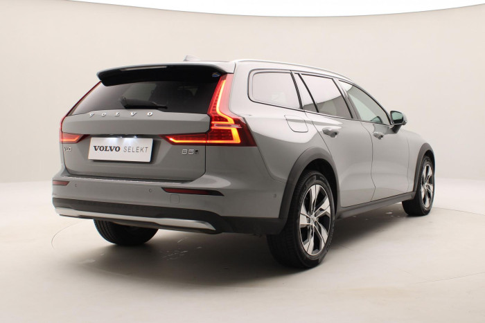 Volvo V60 CC B5 AWD PLUS AUT CZ 1.maj