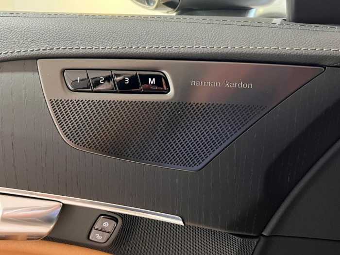 Volvo XC90 T8 AWD AUT  PLUS 7-míst 2.0 Plus
