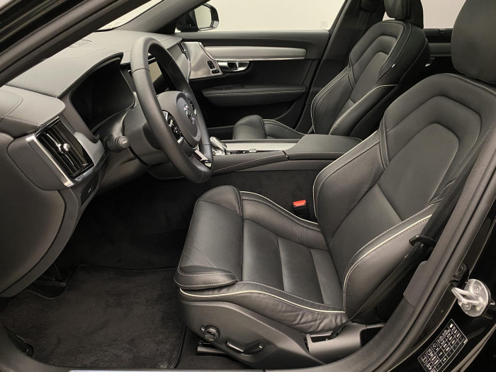 Volvo V90 B5 ULTIMATE DARK AUT 1.maj