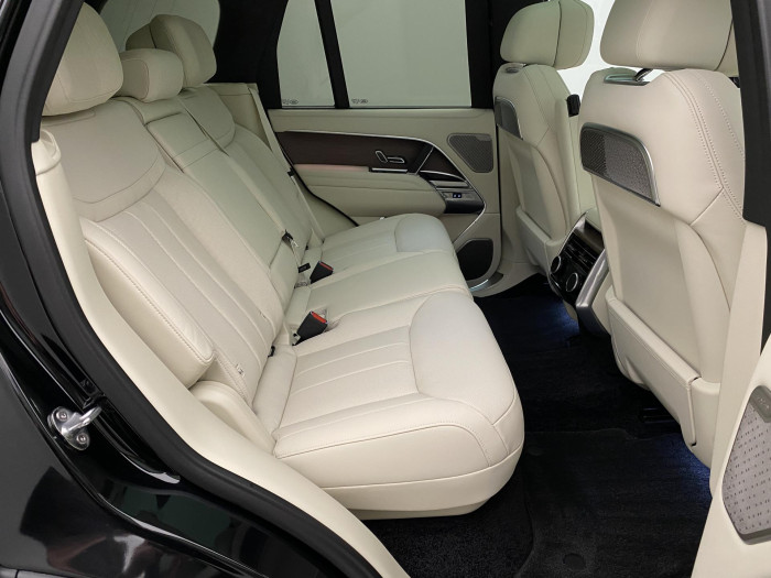 Land Rover Range Rover P550e AUTOBIOGRAPHY SWB