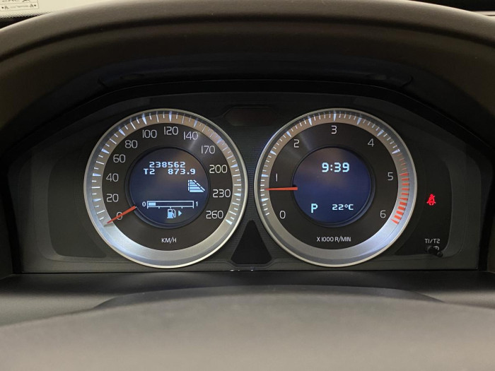 Volvo XC60 D5 AWD MOMENTUM AUT REZERVACE 2.4 d Momentum