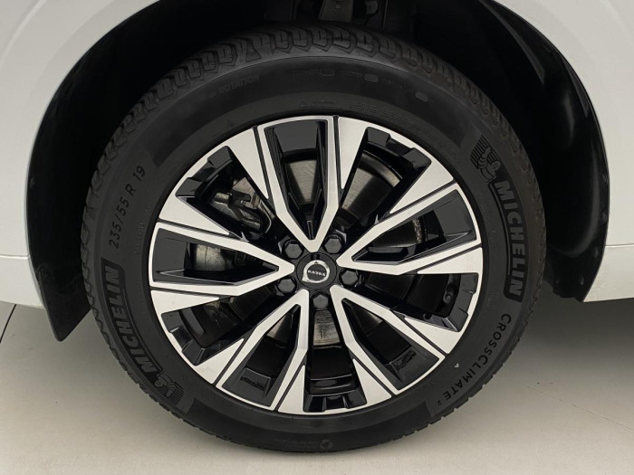 Volvo XC60 B5 AWD PLUS DARK CZ REZERVACE