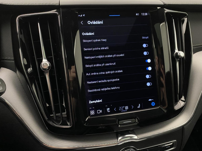 Volvo XC60 T6 AWD RECHARGE REZERVACE