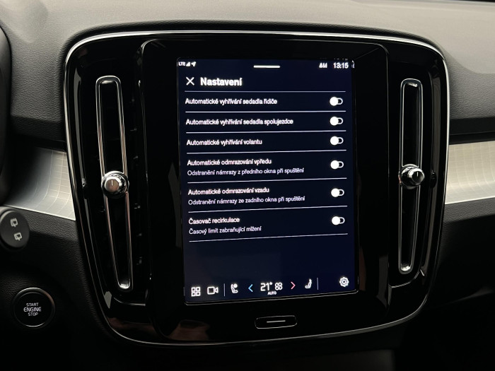 Volvo XC40 B3 PLUS DARK AUT CZ