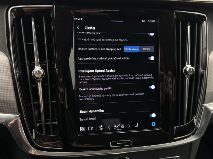 Volvo V90 CC B4 AWD PLUS BRIGHT AUT CZ