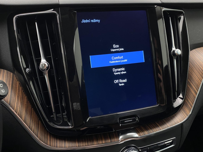 Volvo XC60 D3 AWD MOMENTUM AUT CZ 2.0 d Momentum