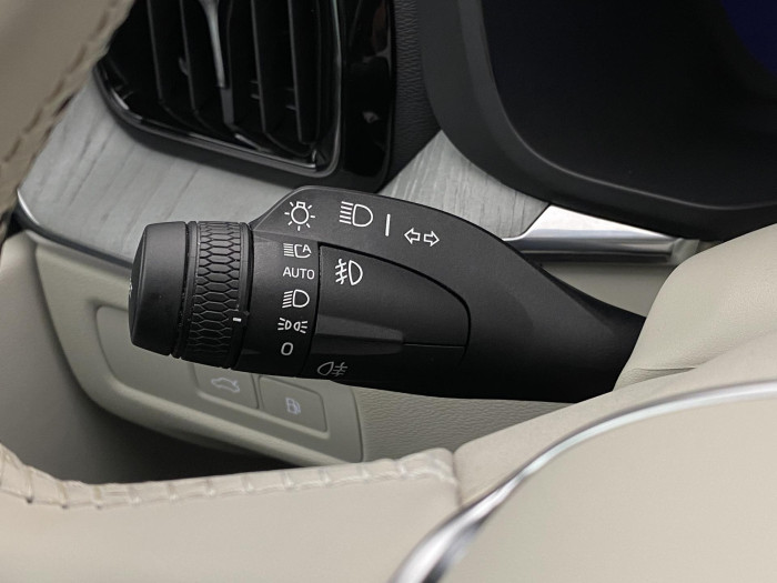 Volvo XC60 T6 AWD PLUG-IN DARK PLUS AUT