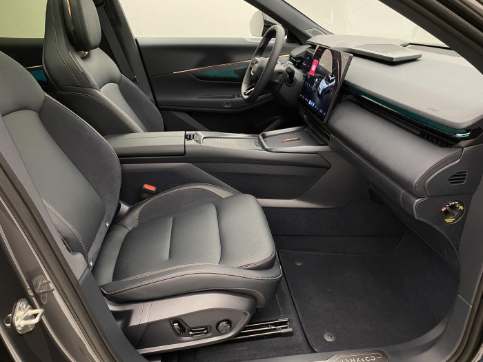 Lynk & Co 08 MORE PHEV