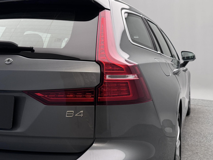 Volvo V60 B4 MOMENTUM PRO REZERVACE 2.0 Momentum