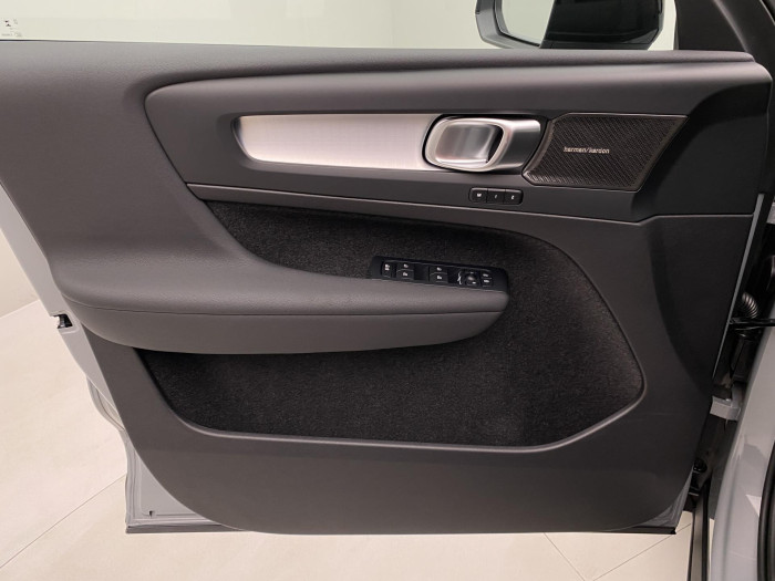 Volvo XC40 B3 AUT PLUS BLACK EDITION