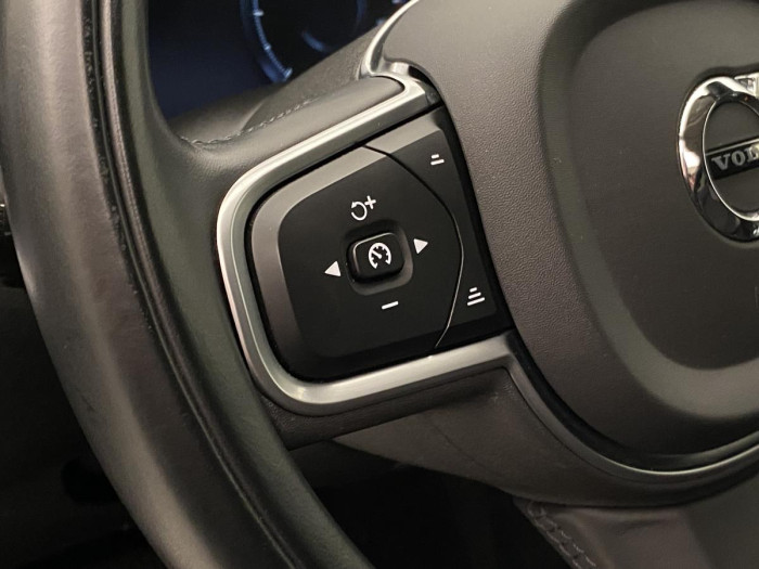 Volvo XC60 B4 AWD MOMENTUM REZERVACE 2.0 Momentum
