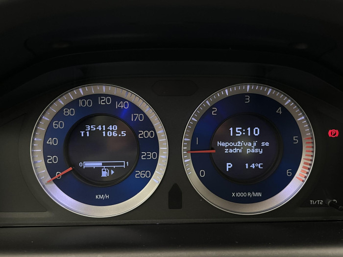 Volvo XC60 D5 AWD R-DESIGN AUT 2.4 d