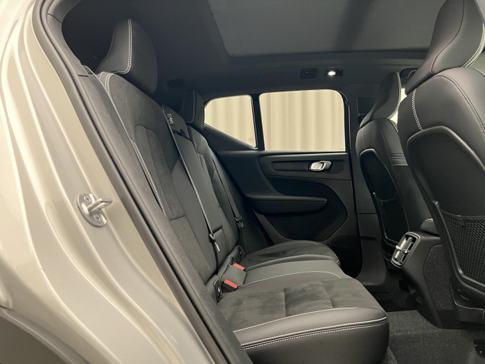 Volvo XC40 B3 ULTRA DARK AUT CZ 1.maj.