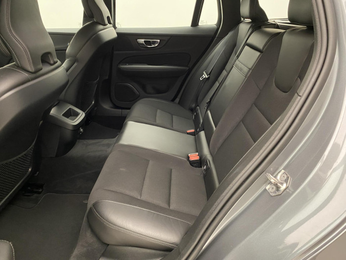 Volvo V60 D3 AWD MOMENTUM AUT CZ 2.0 d Momentum