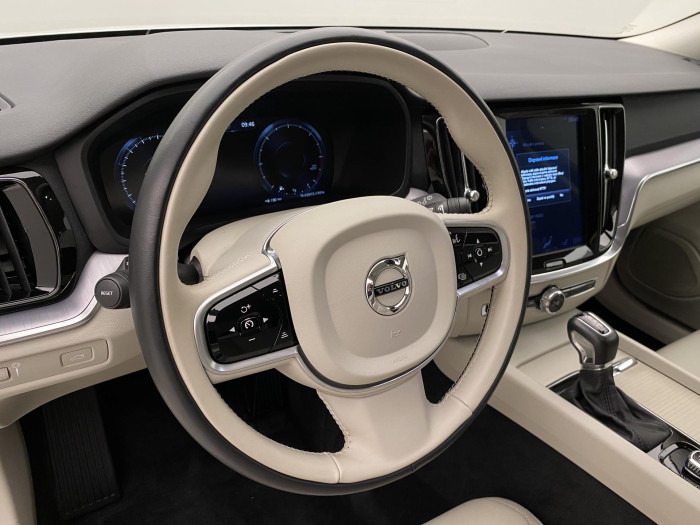 Volvo V60 CC D4 AWD MOMENTUM AUT CZ 2.0 d CC CC Momentum