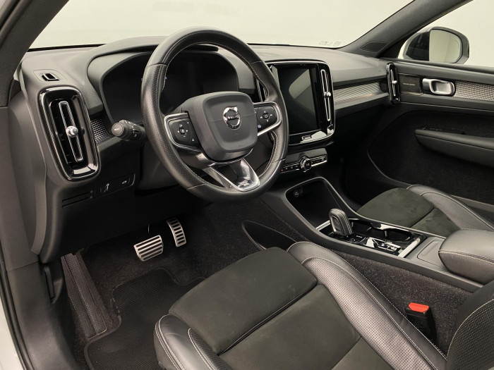 Volvo XC40 T4 AWD R-DESIGN REZERVACE