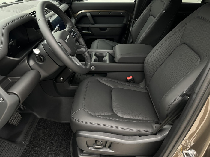 Land Rover Defender 110 D250 XDYNAMIC SE REZERVACE 3.0 d SE