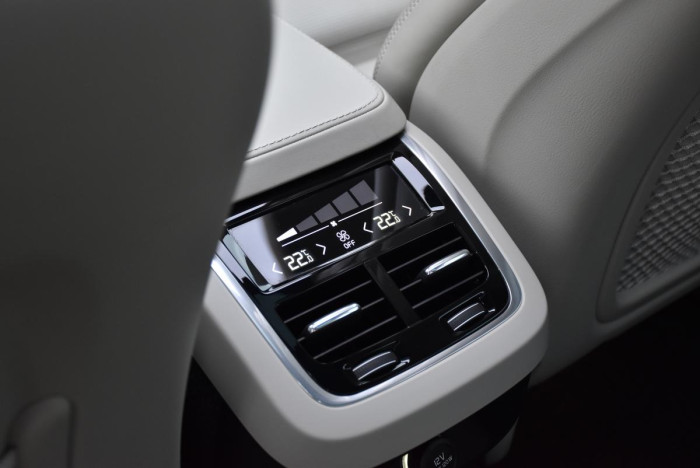 Volvo V90 CC D5 AWD PRO AUT REZERVACE 2.0 d CC CC